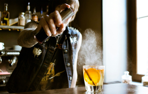 Destilados de autor: el arte de la personalización en el mundo de los licores